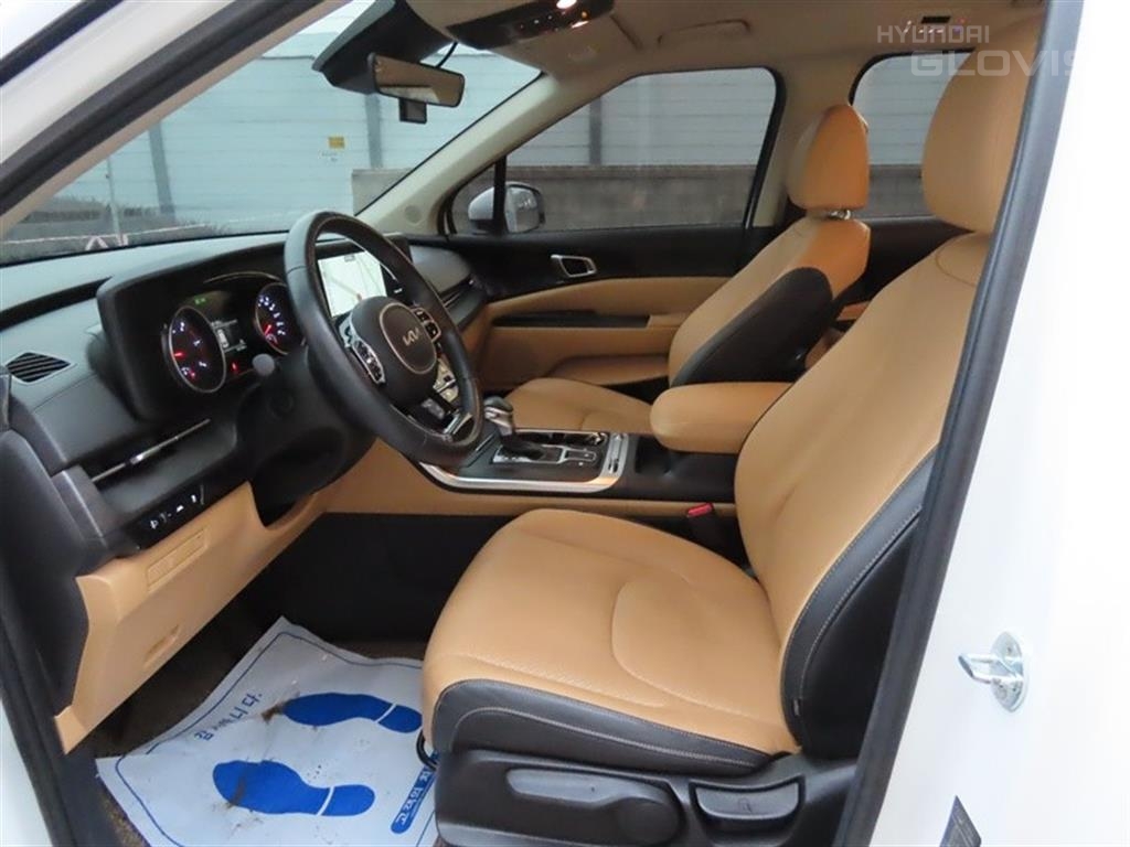 KIA New Carnival 9-Seater Diesel