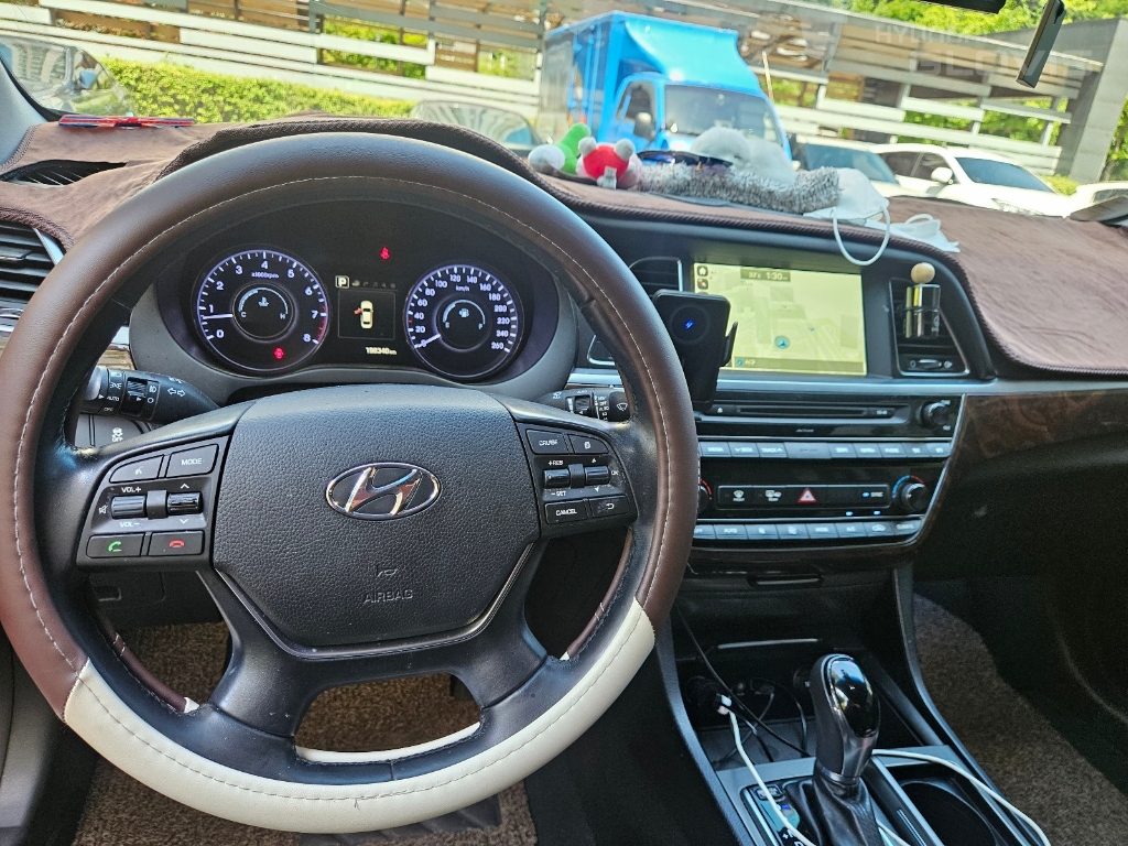 HYUNDAI Aslan G300