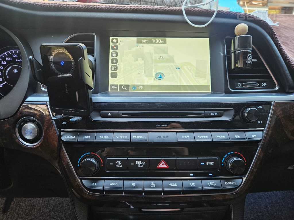 HYUNDAI Aslan G300