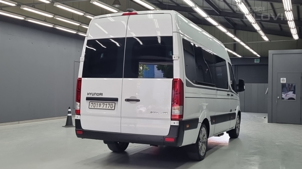 HYUNDAI Solati 15-Seater