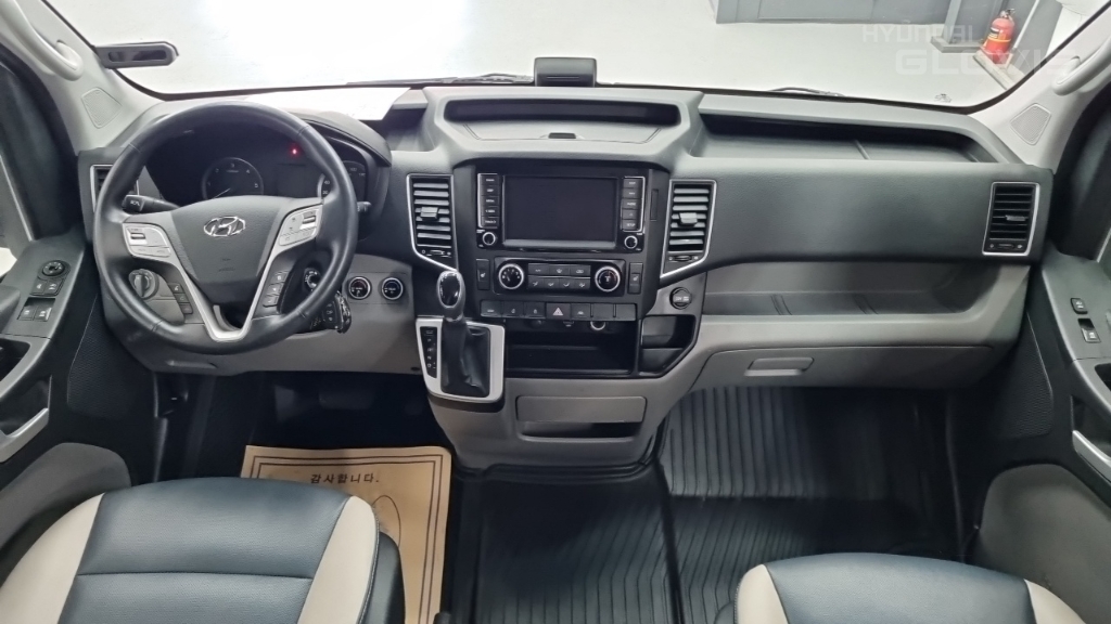 HYUNDAI Solati 15-Seater