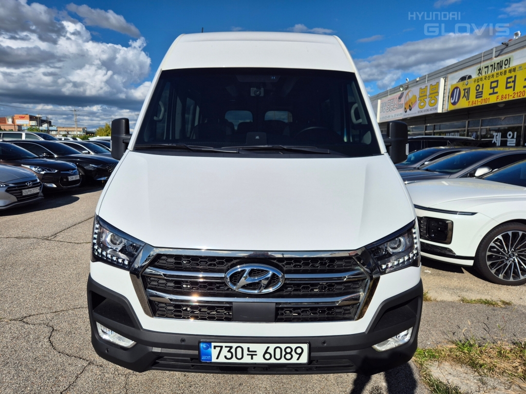 HYUNDAI Solati 15-Seater