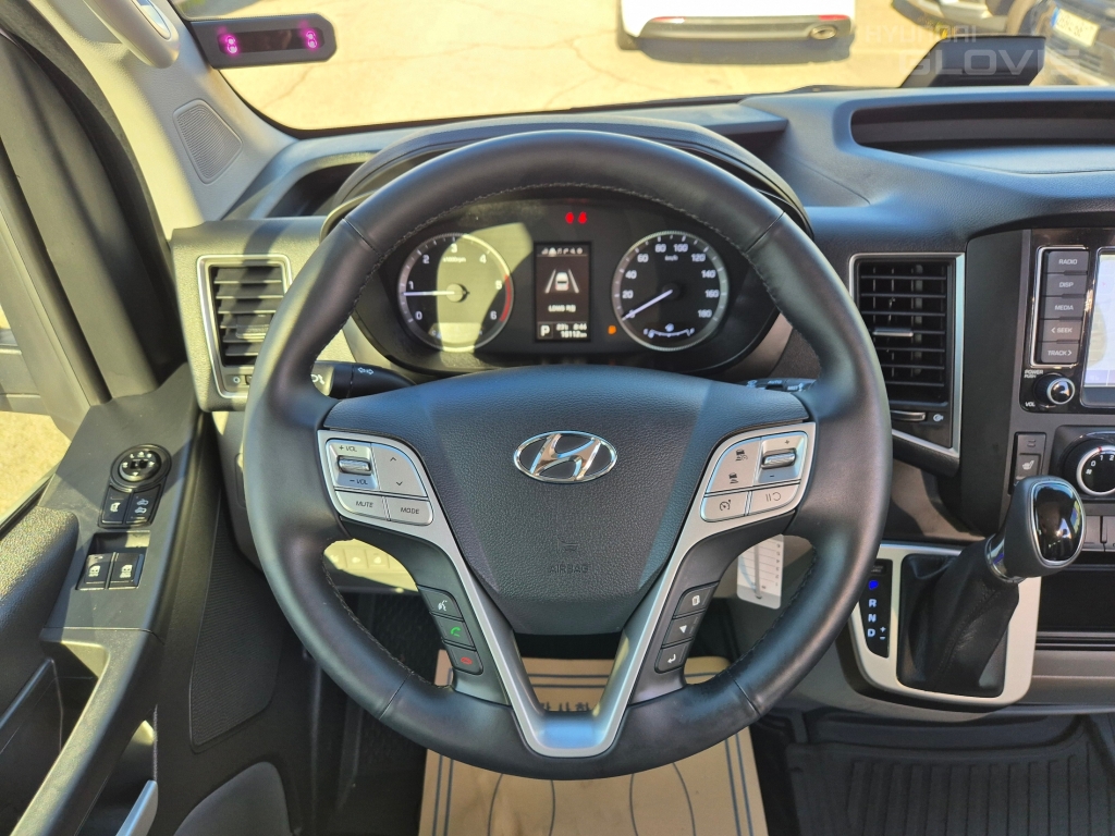 HYUNDAI Solati 15-Seater