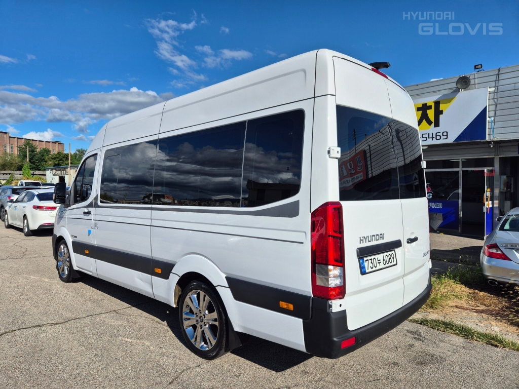HYUNDAI Solati 15-Seater