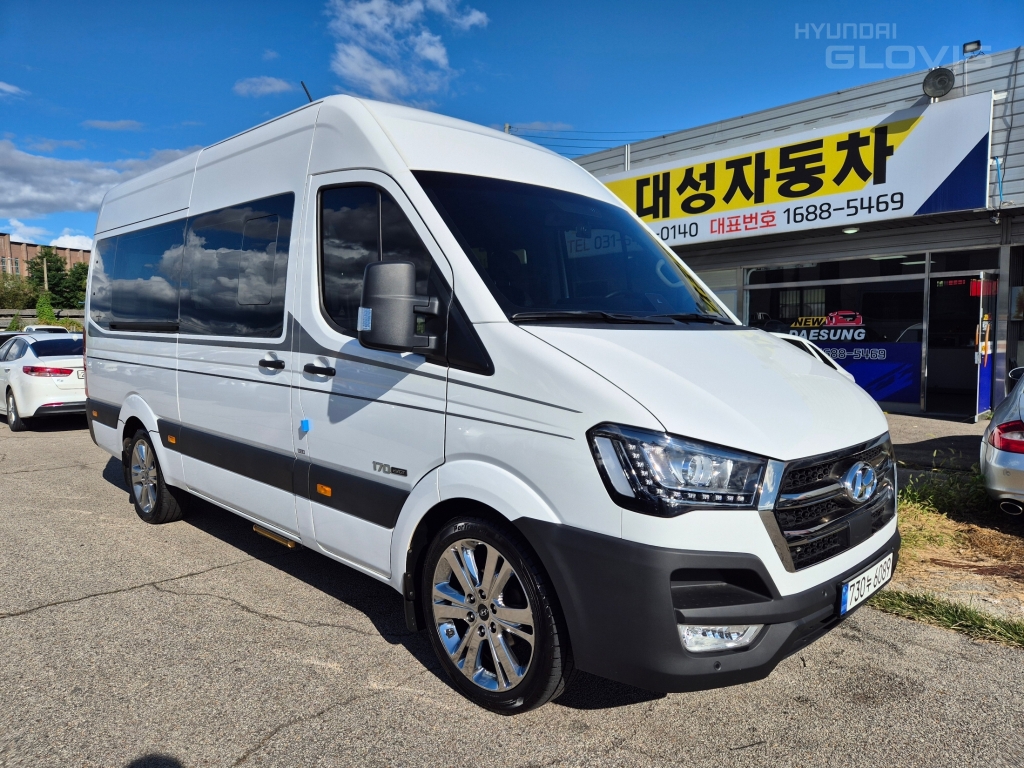 HYUNDAI Solati 15-Seater