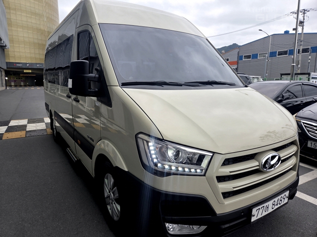 HYUNDAI Solati 15-Seater