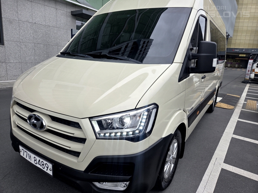 HYUNDAI Solati 15-Seater