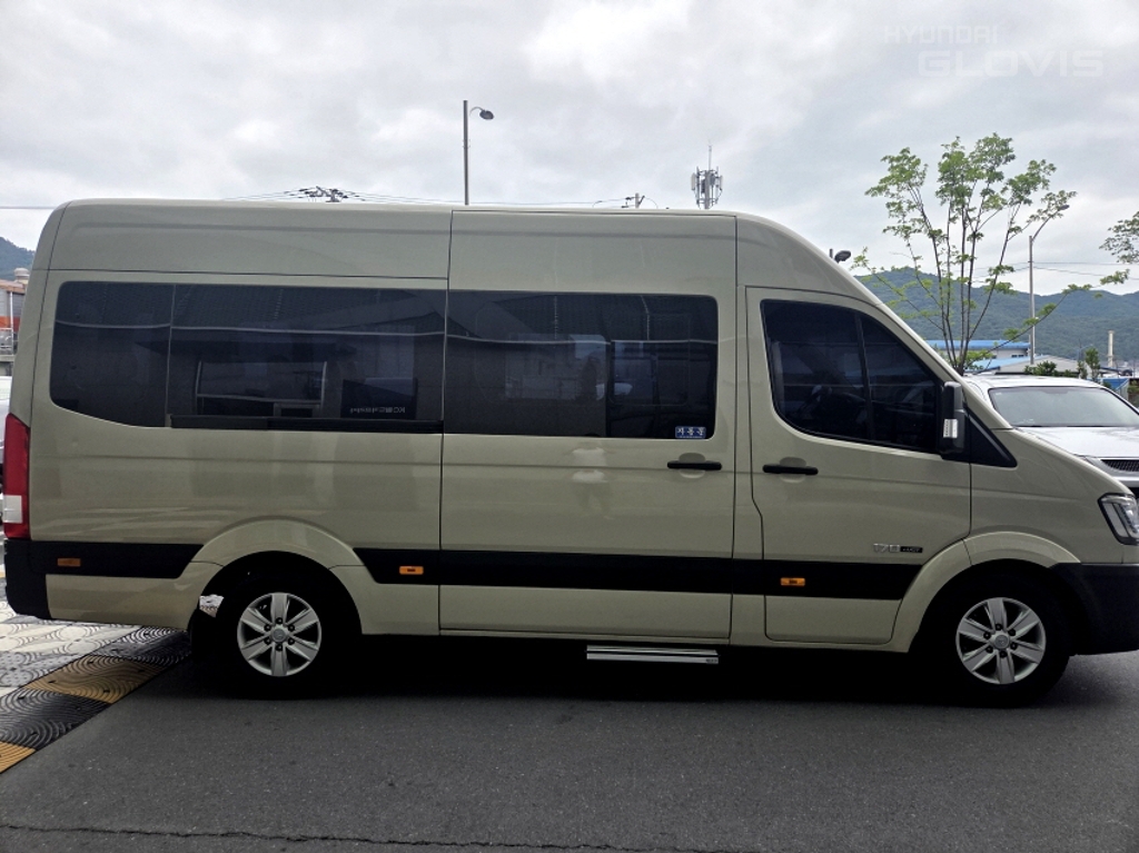 HYUNDAI Solati 15-Seater