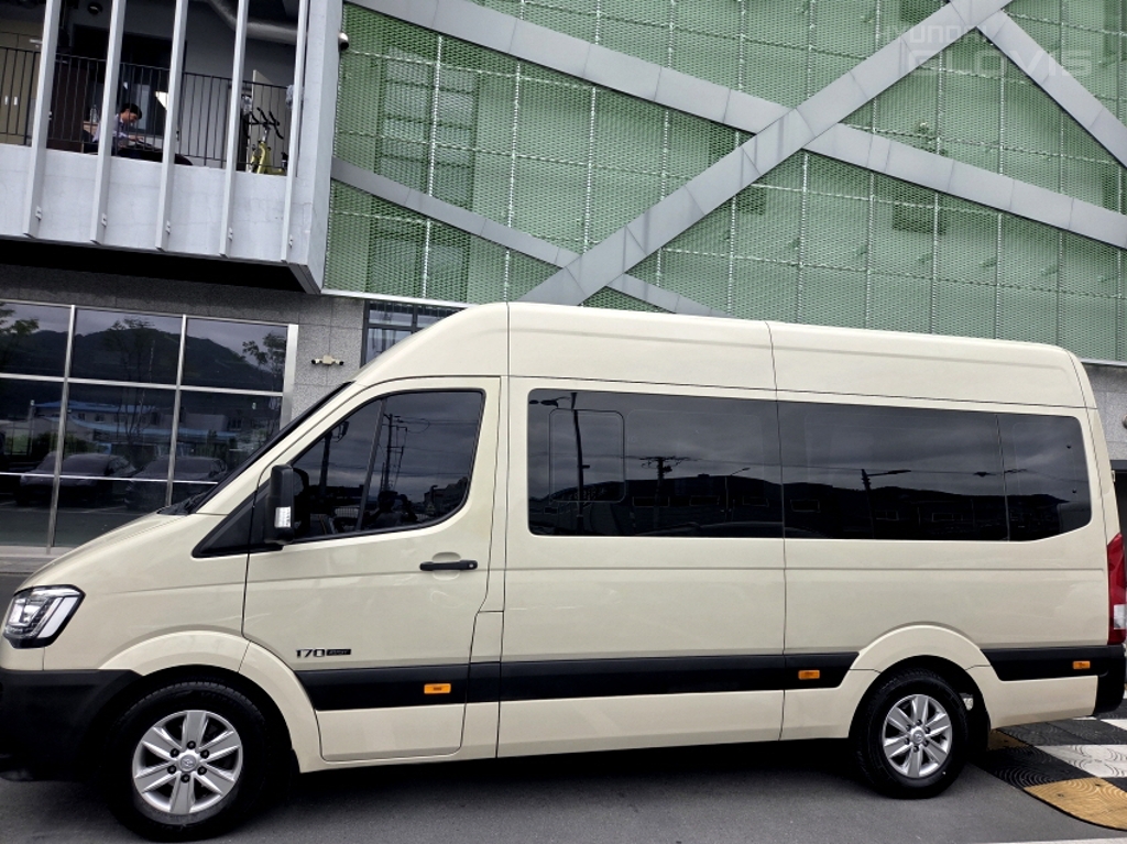 HYUNDAI Solati 15-Seater