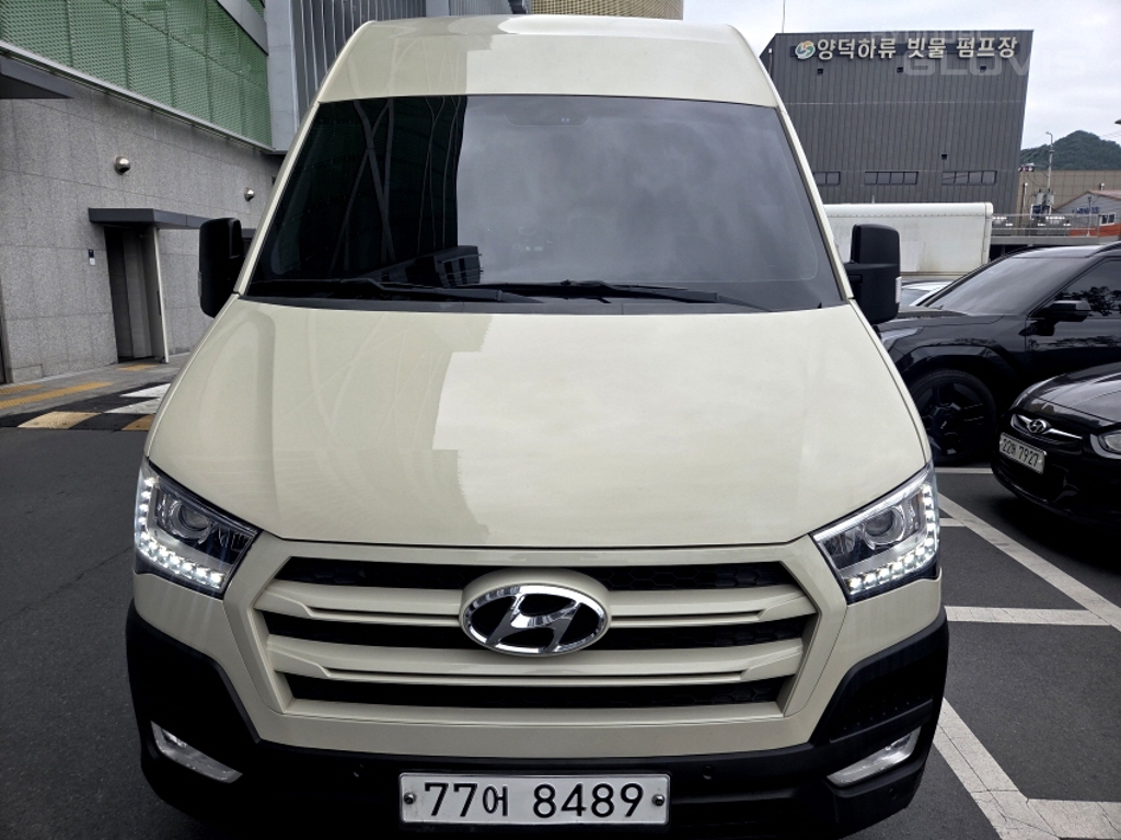 HYUNDAI Solati 15-Seater