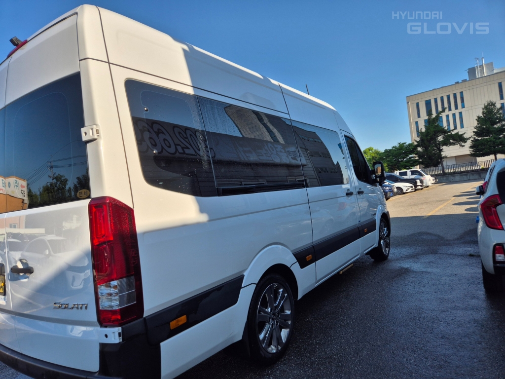 HYUNDAI Solati 16-Seater