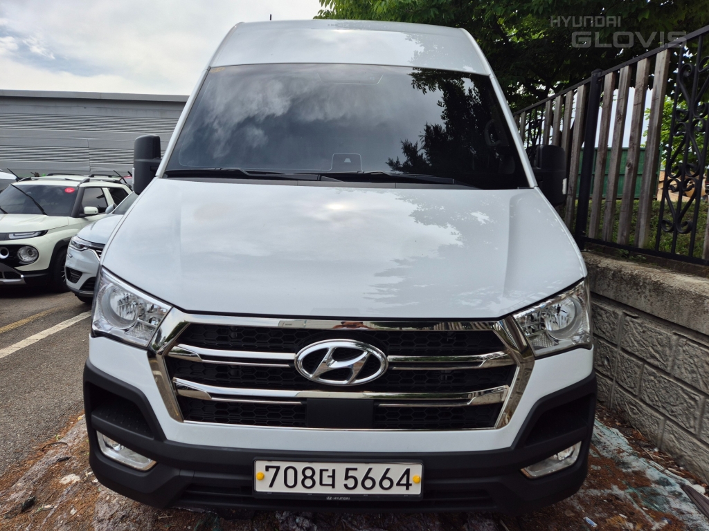 HYUNDAI Solati 16-Seater