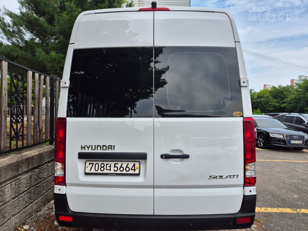 HYUNDAI Solati 16-Seater
