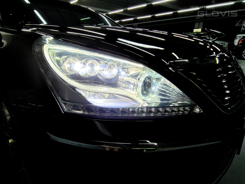 HYUNDAI Ecuus (New Model) VL500