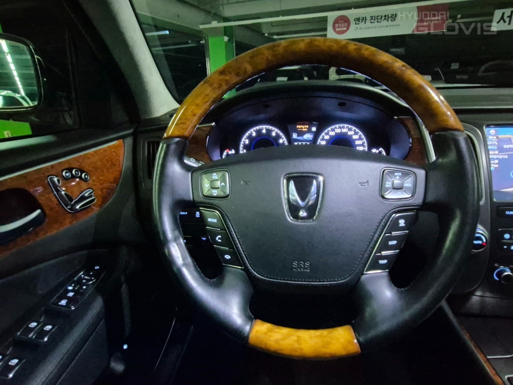 HYUNDAI Ecuus (New Model) VL500