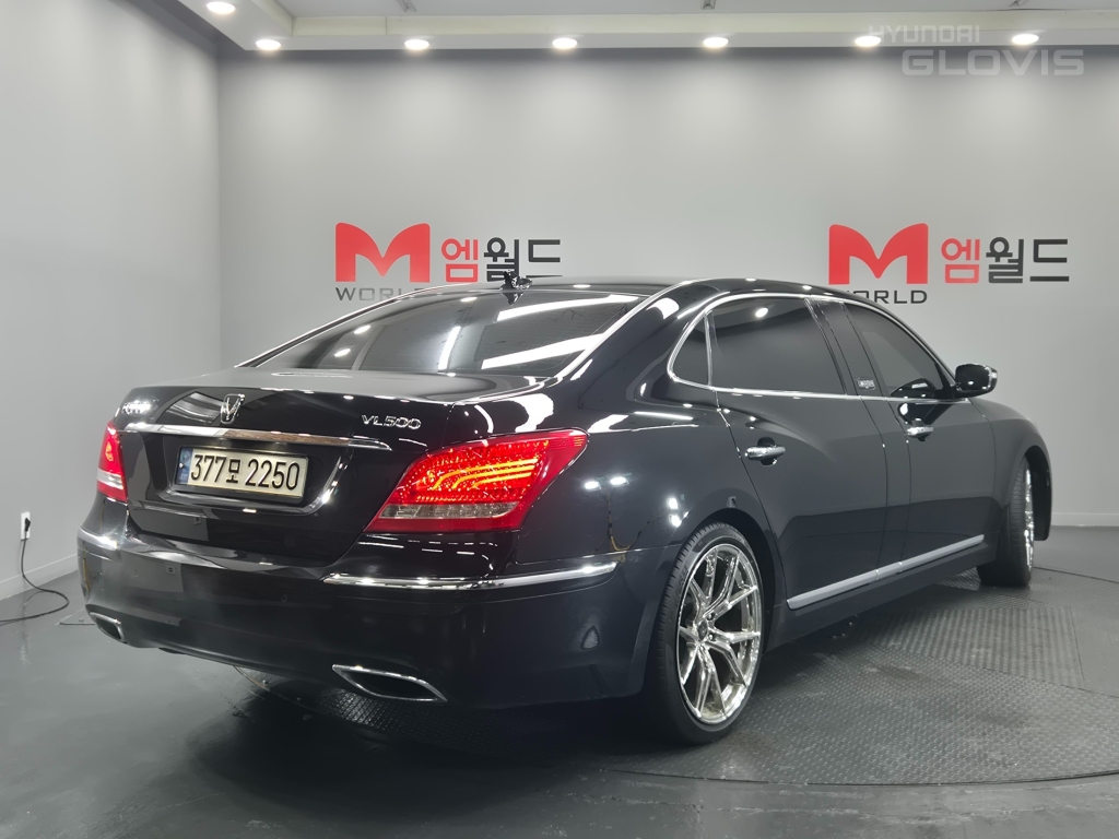 HYUNDAI Ecuus (New Model) VL500