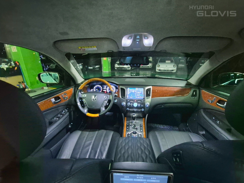 HYUNDAI Ecuus (New Model) VL500