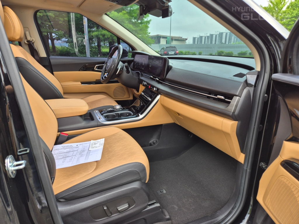 KIA New Carnival 9-Seater Diesel