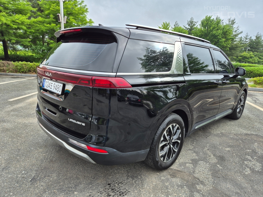 KIA New Carnival 9-Seater Diesel