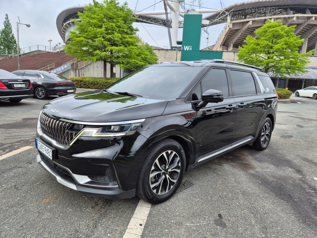 KIA New Carnival 9-Seater Diesel