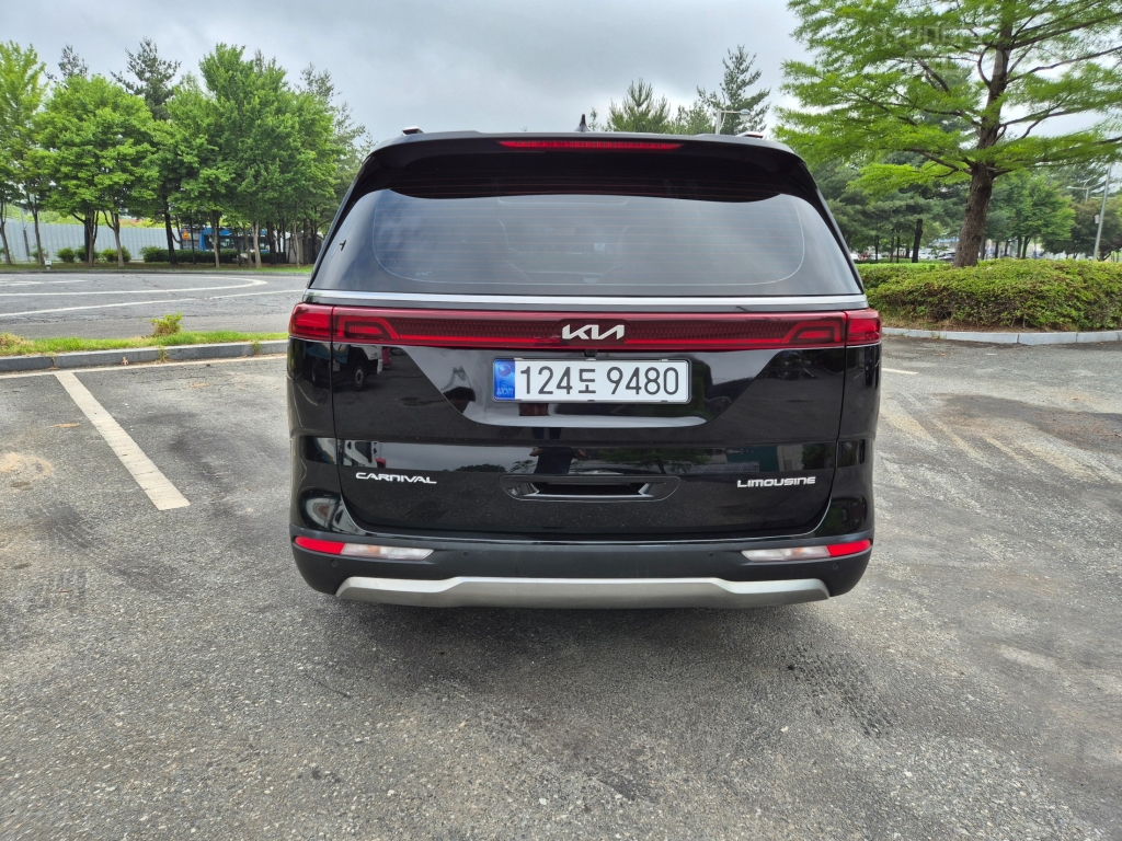 KIA New Carnival 9-Seater Diesel