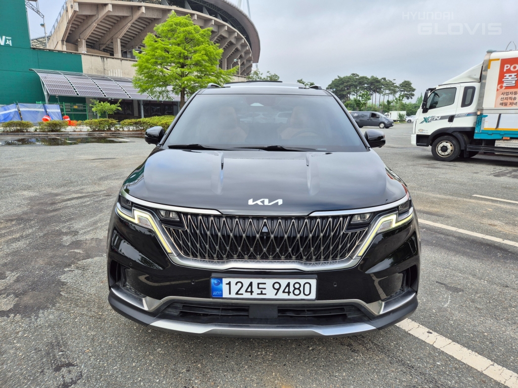 KIA New Carnival 9-Seater Diesel