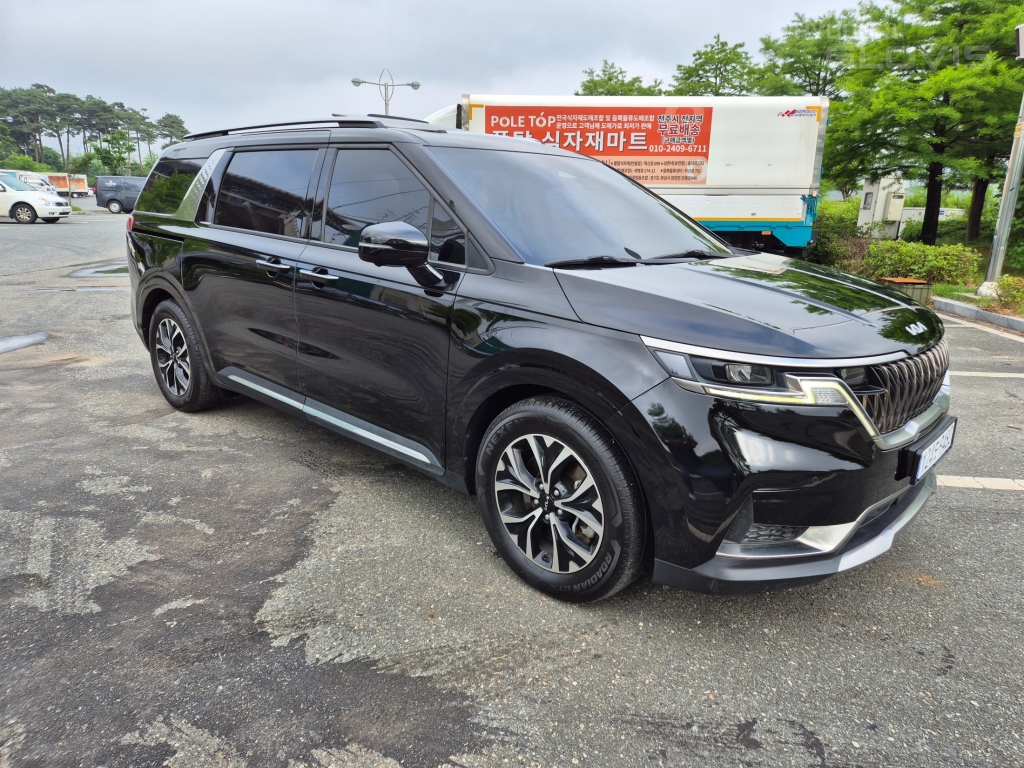 KIA New Carnival 9-Seater Diesel