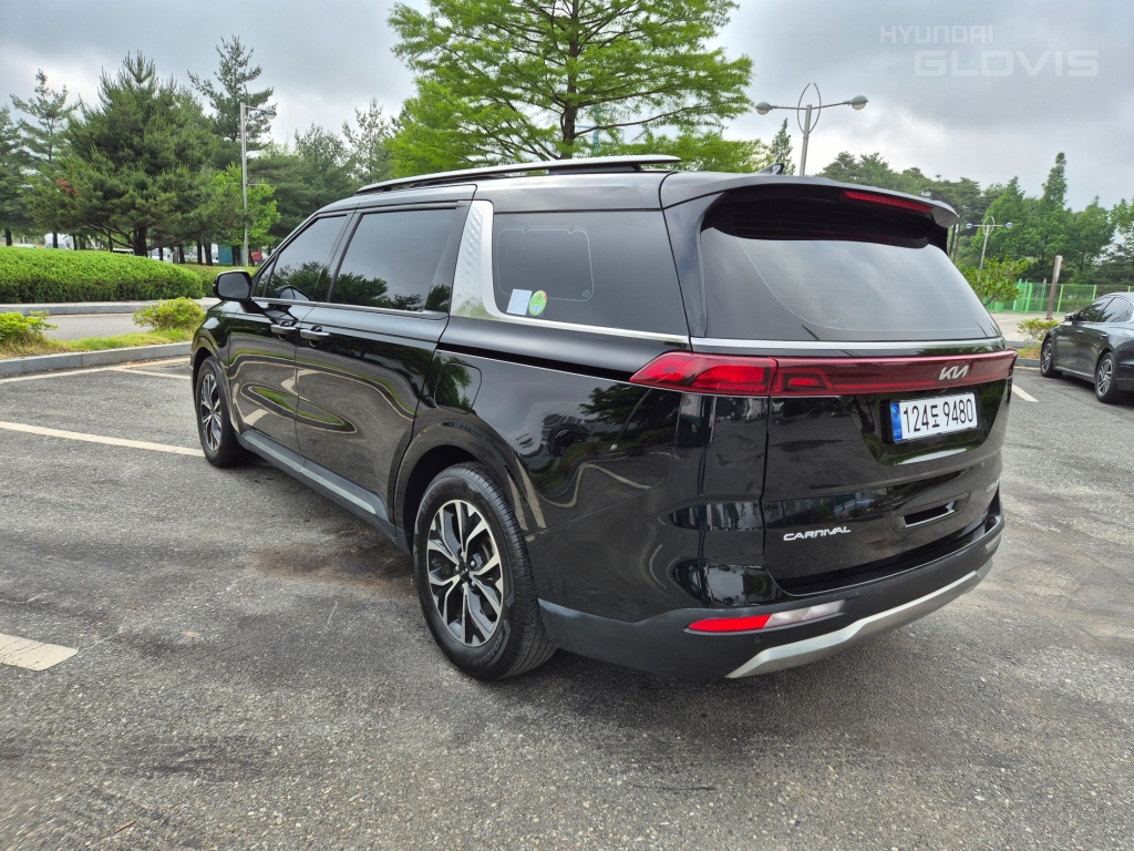 KIA New Carnival 9-Seater Diesel