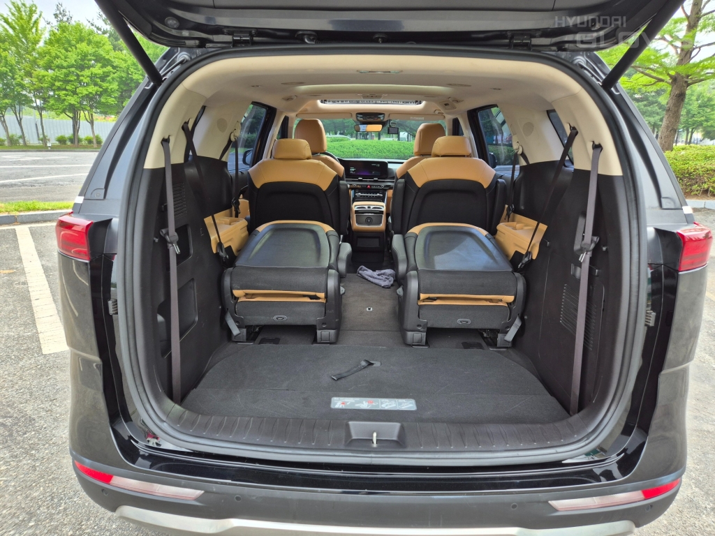 KIA New Carnival 9-Seater Diesel