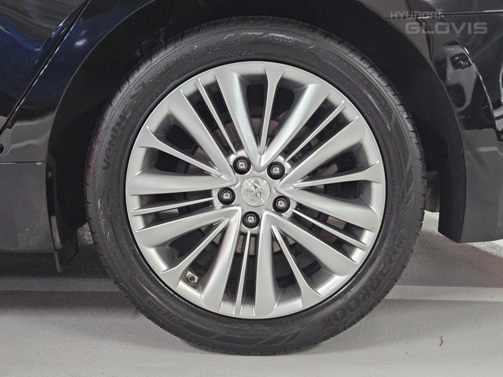 HYUNDAI Aslan G330