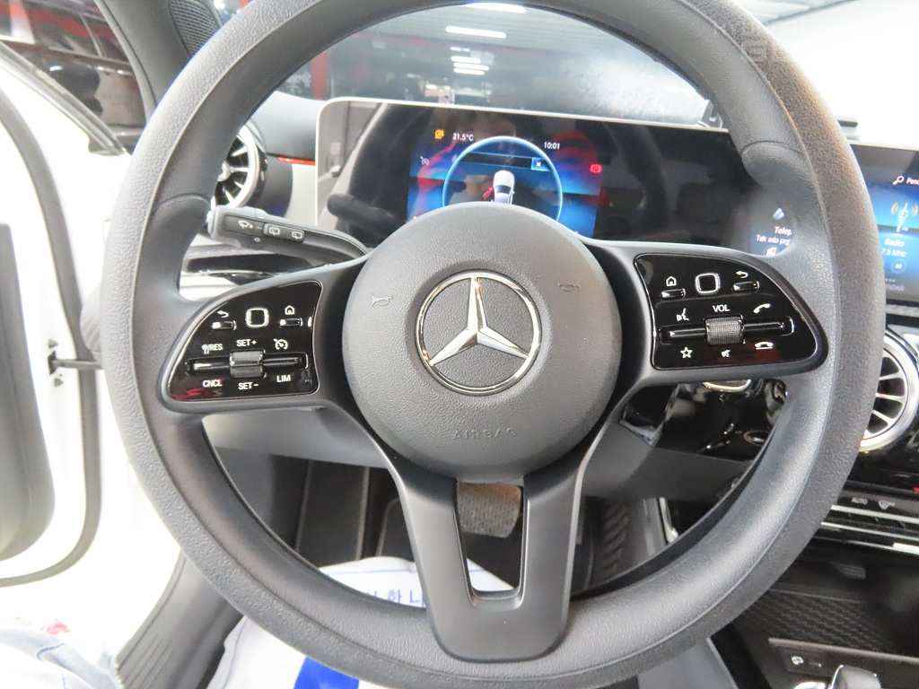 BENZ A-Class (4th Generation) A220