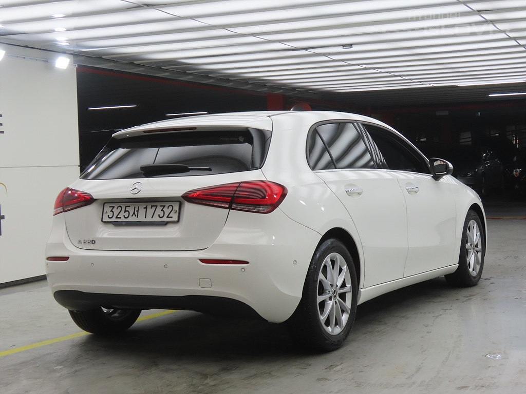 BENZ A-Class (4th Generation) A220