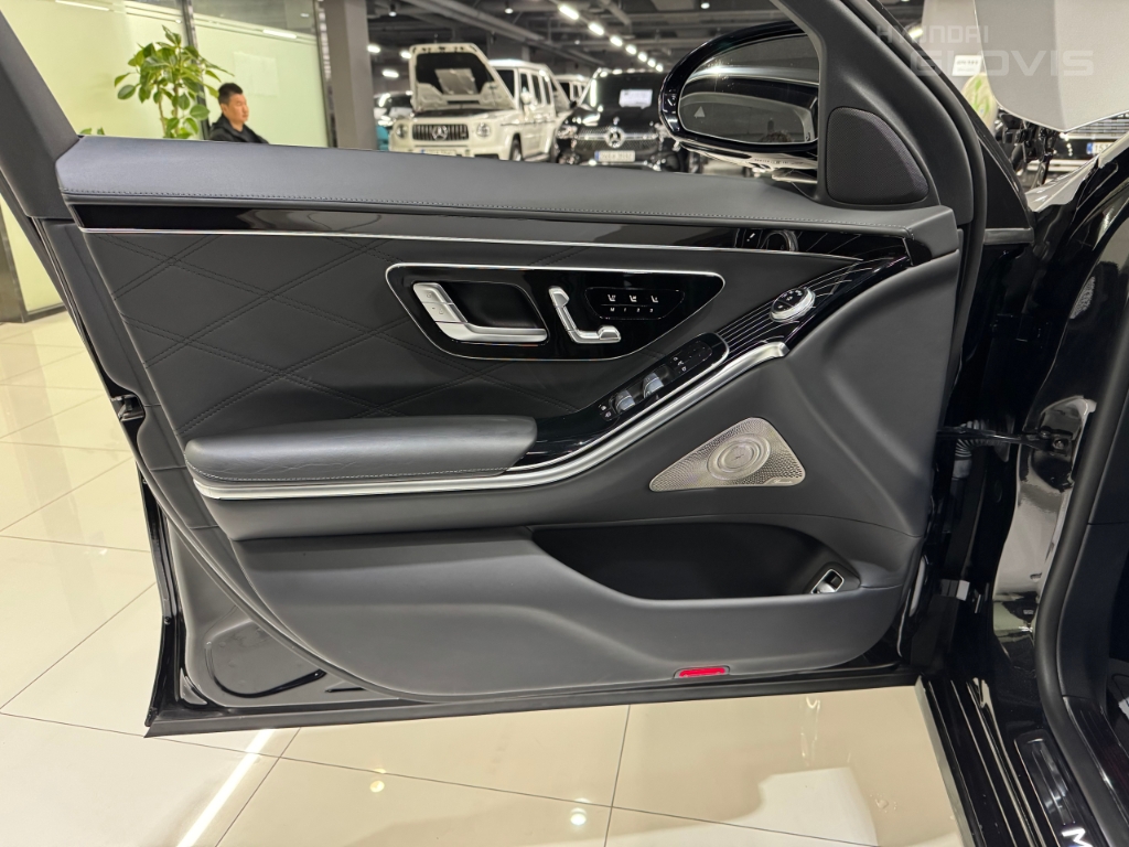 BENZ S-Class (7th Generation) Maybach S580 4matic