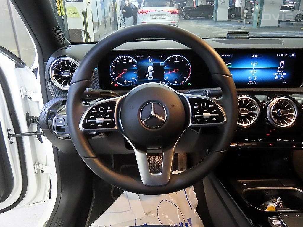BENZ A-Class (4th Generation) A220 Sedan