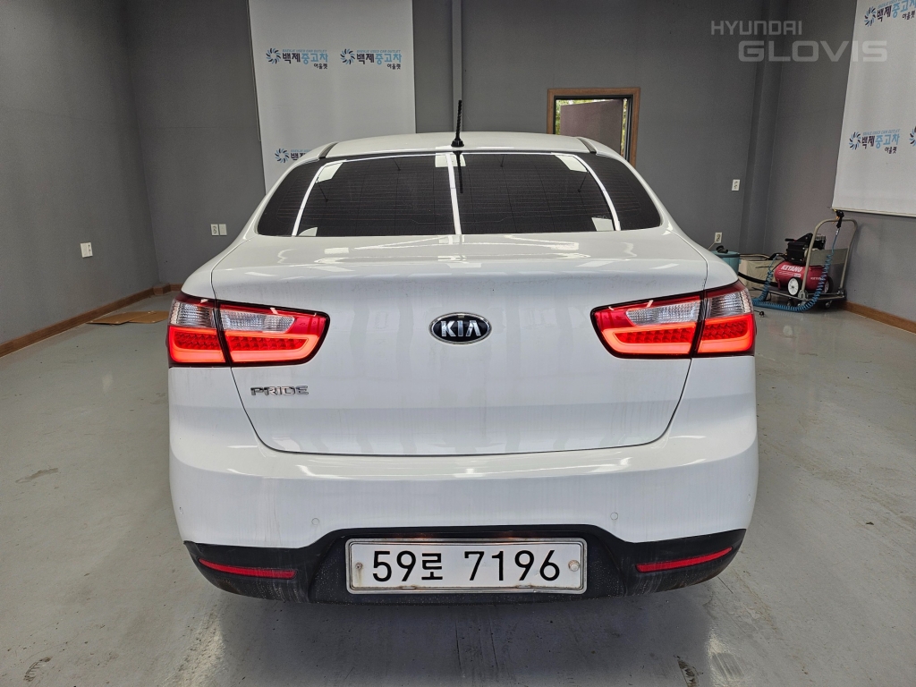 KIA All New Pride 4Door 1.4 MPI