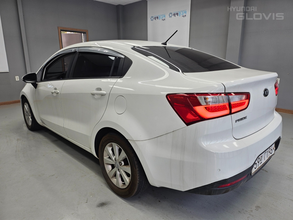 KIA All New Pride 4Door 1.4 MPI