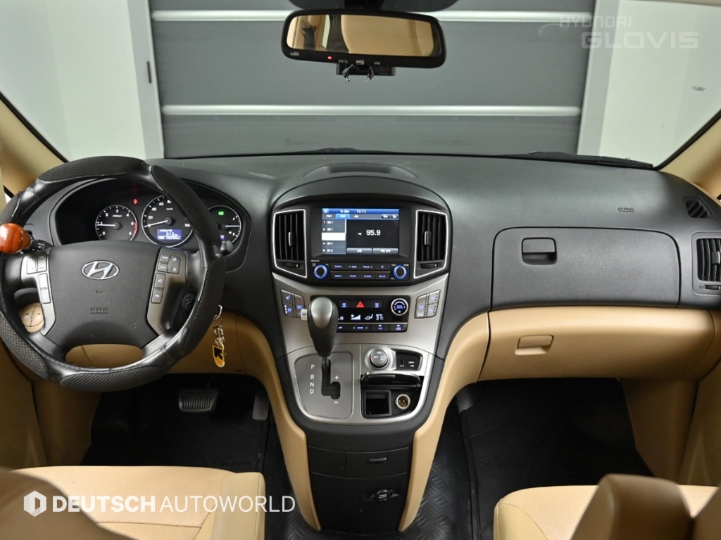 Hyundai The New Grand Starex 4WD Wagon 11-seater Modern