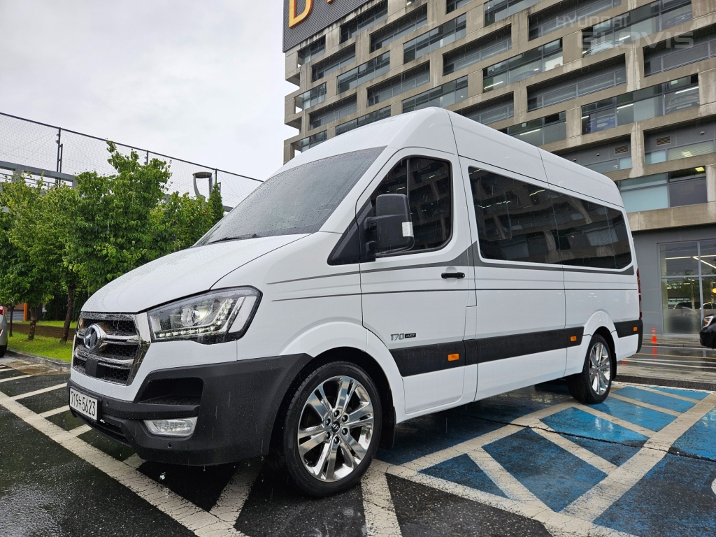 HYUNDAI Solati 15-Seater