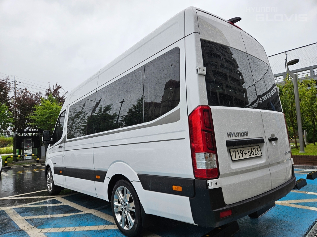 HYUNDAI Solati 15-Seater