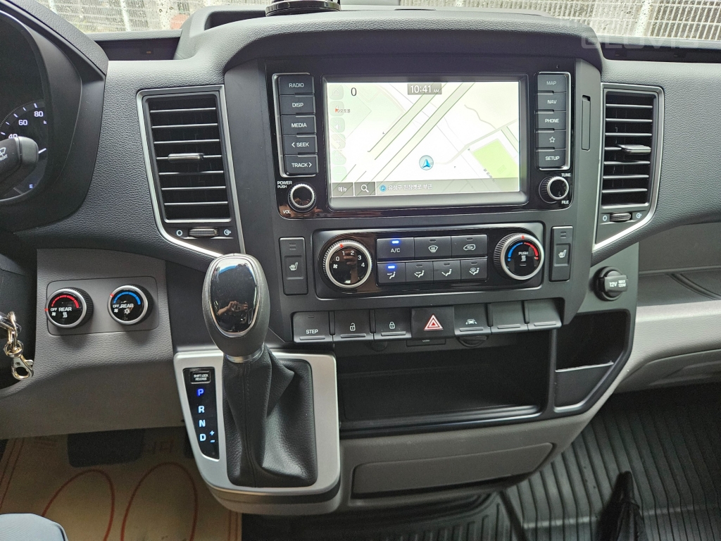HYUNDAI Solati 15-Seater