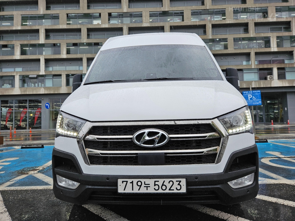 HYUNDAI Solati 15-Seater