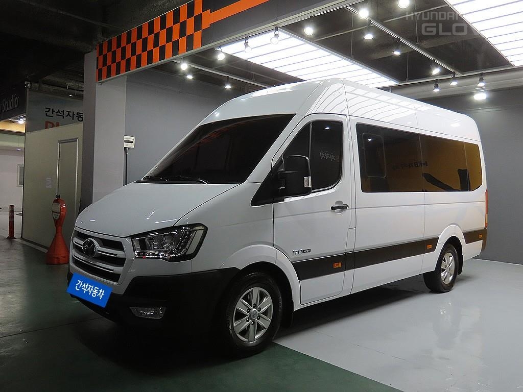 HYUNDAI Solati 15-Seater
