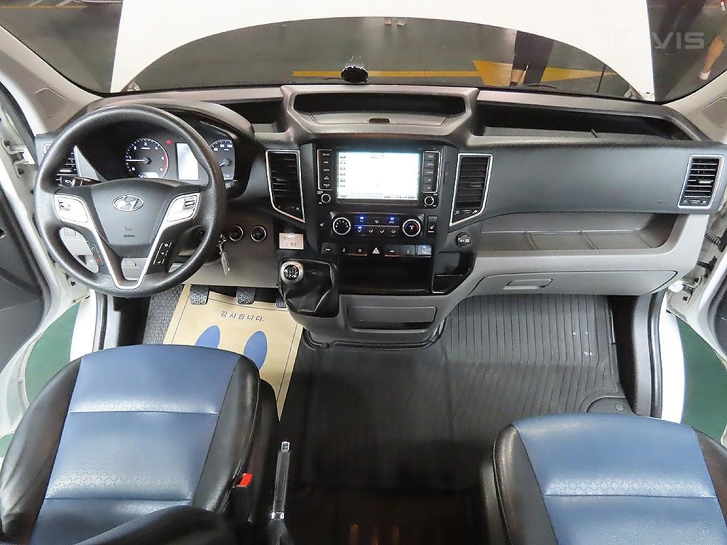 HYUNDAI Solati 15-Seater
