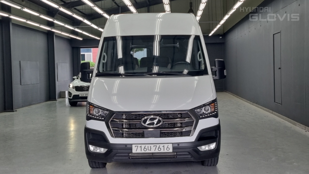 HYUNDAI Solati 15-Seater