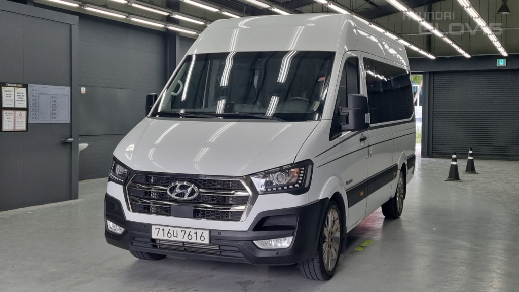 HYUNDAI Solati 15-Seater