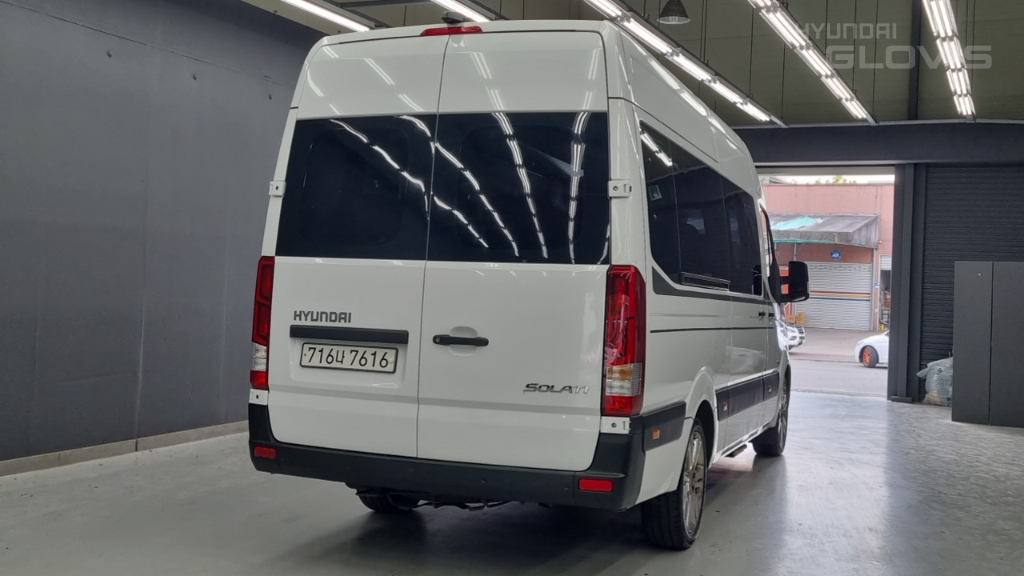 HYUNDAI Solati 15-Seater