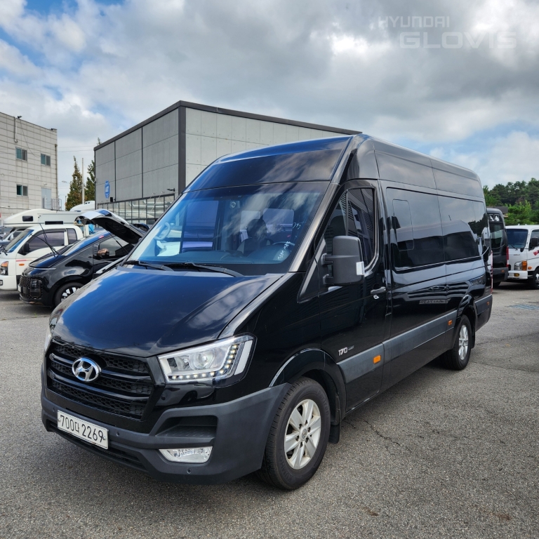 HYUNDAI Solati 15-Seater