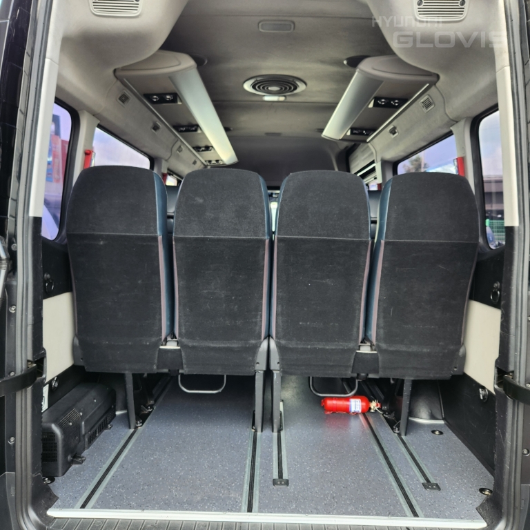HYUNDAI Solati 15-Seater