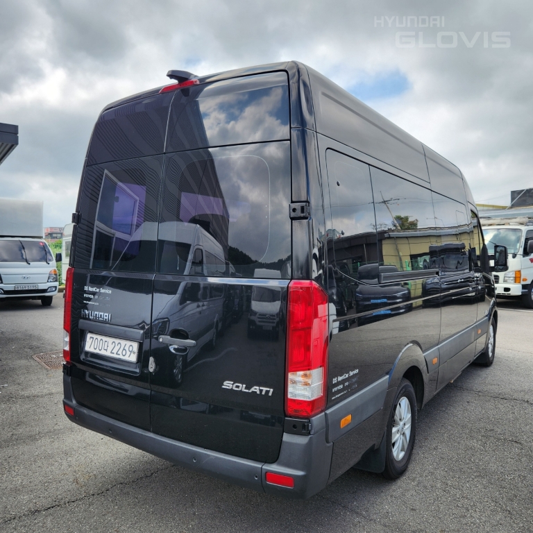 HYUNDAI Solati 15-Seater
