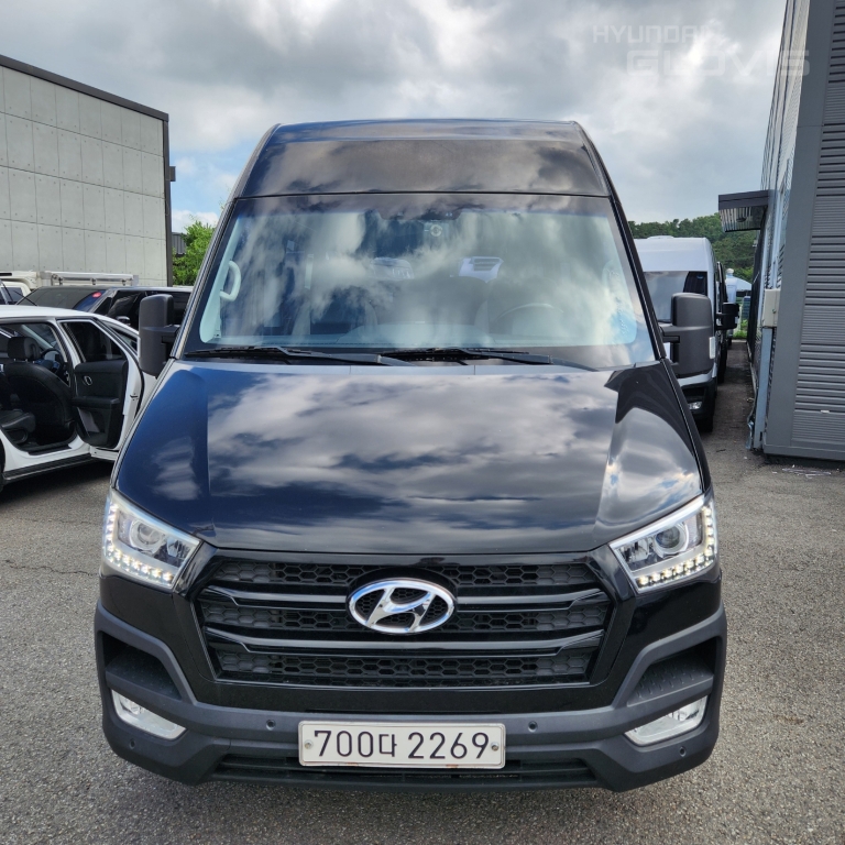 HYUNDAI Solati 15-Seater